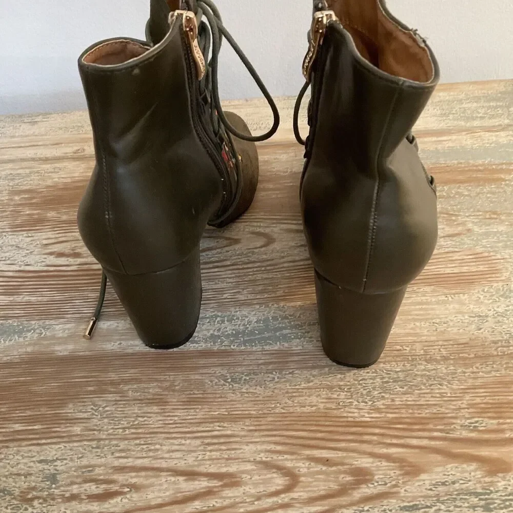 ARider Girl Ankle Boots Faux Leather Green Floral Lace Up Side Zip Size 7.5